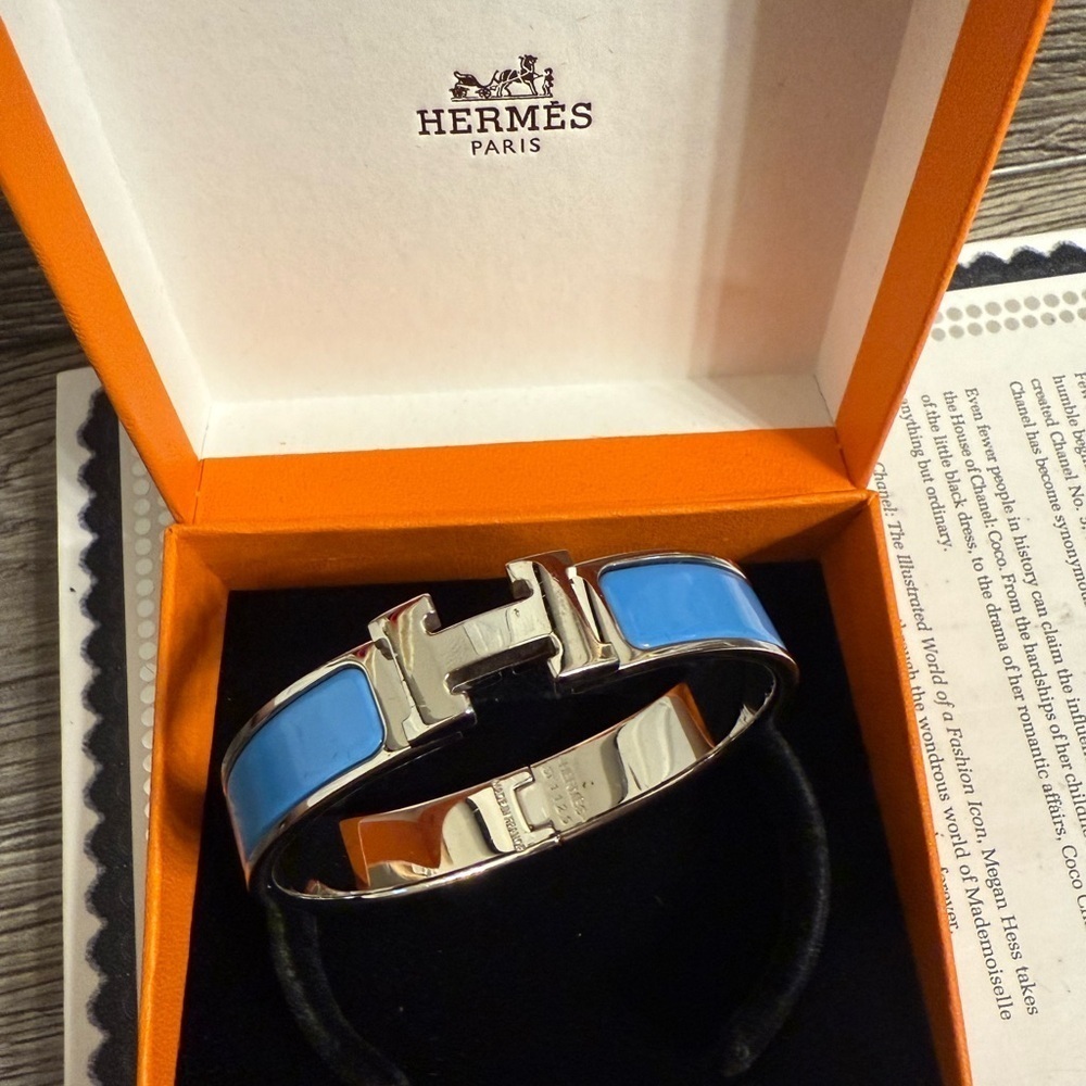 HERMES Blue PM Enamel Narrow Clic H Bracelet